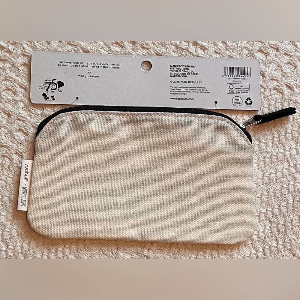 Yoobi x Peanuts Pencil Case with Snoopy Pin Limited Edition sold out online NWT - Picture 3 of 5